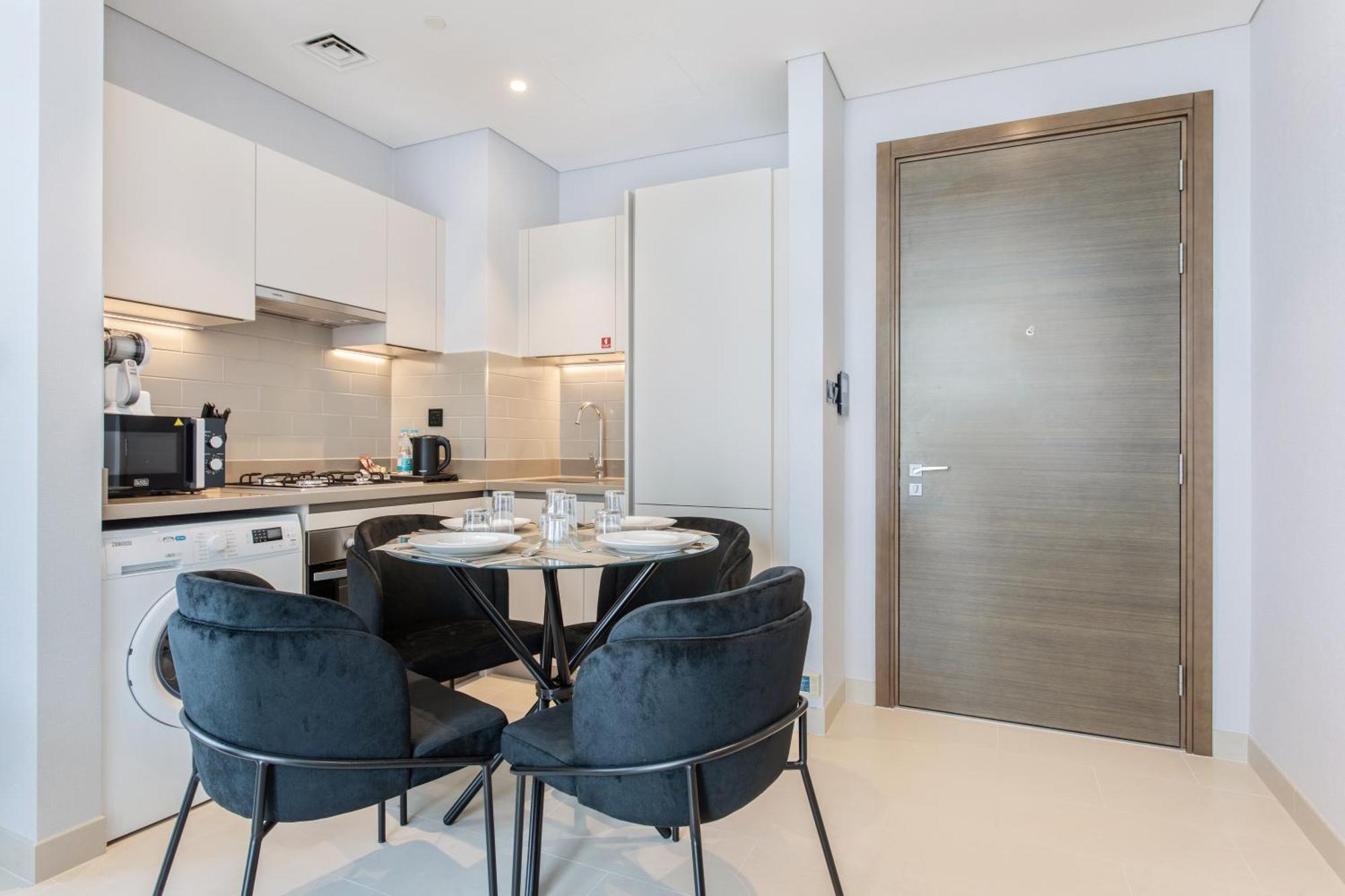 Apartment By Latinem Luxury 2br Cv A2701 Near Burj Khalifa Dubai